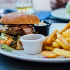 Co zjeść w Łodzi? Najlepsze restauracje i smaki, które musisz spróbować