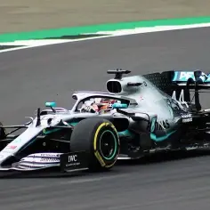 Formuła 1 na pilota: poznaj wymagania fizyczne i ścieżkę kariery