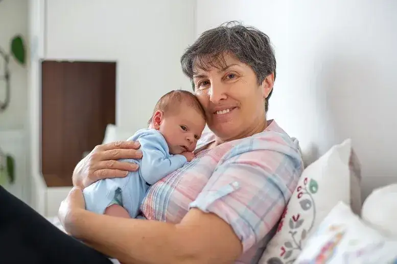 Zdjęcie Kiedy jechać z noworodkiem w odwiedziny? Ważne wskazówki