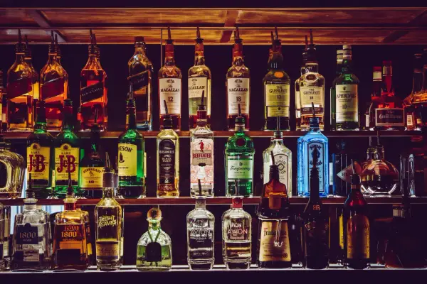 Alkohol w Dubaju - przewodnik dla turystów. Co wolno, czego unikać?