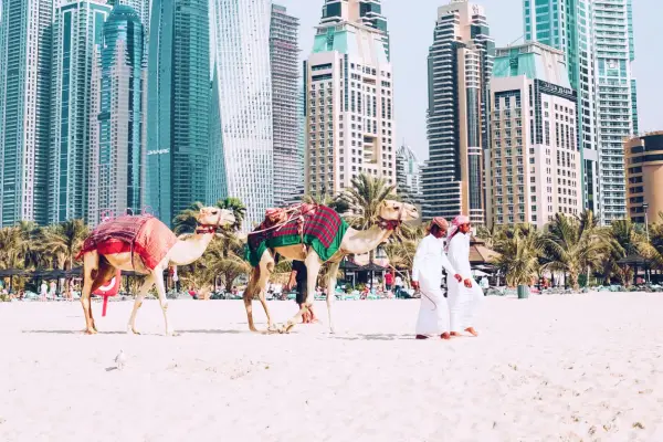 Ile trwa lot z Polski do Dubaju - wszystkie czasy lotów z podziałem na miasta
