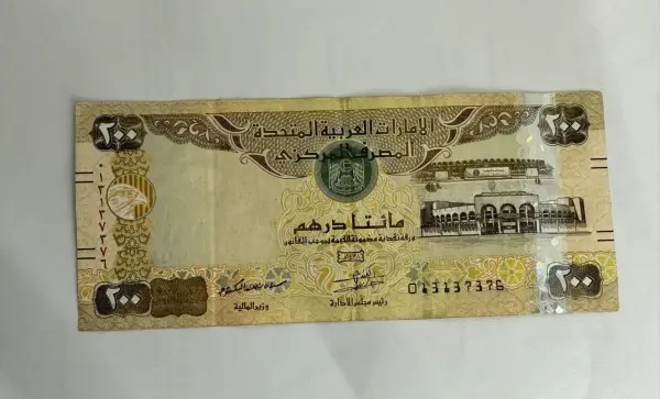 Waluta AED - co to jest? Dirham ZEA, kurs i praktyczne porady